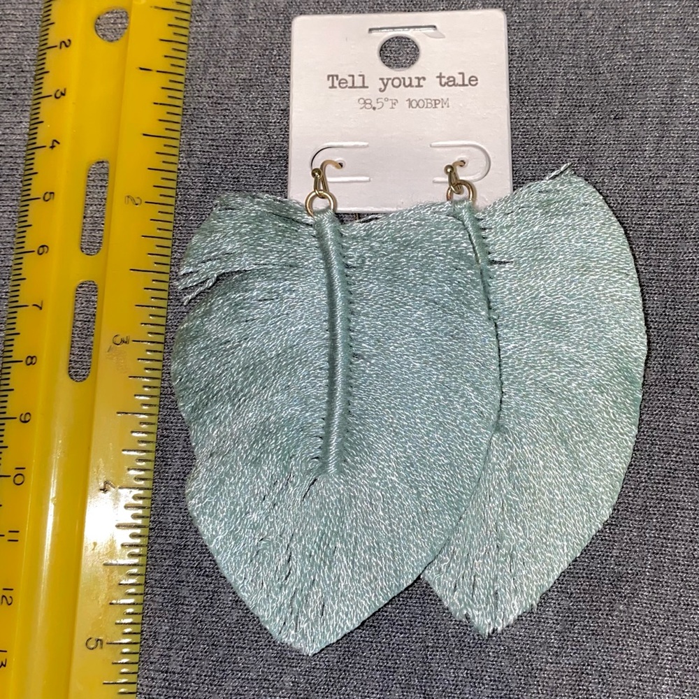 Thread leaf earrings mint like Anthropologie